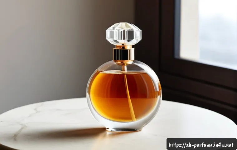 향수와 브랜드 아이덴티티 - Photorealistic luxury fragrance brand identity scene, an elegant unbranded glass perfume bottle with...